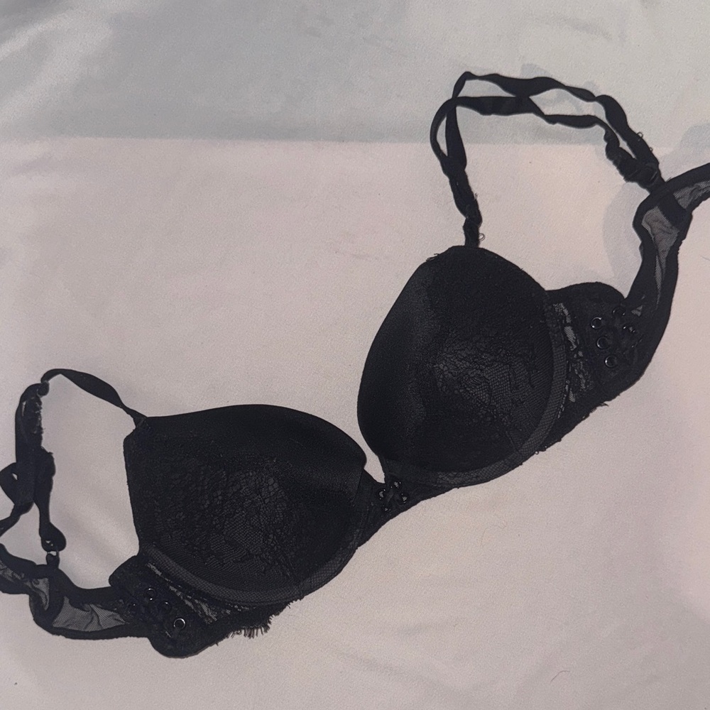 Victoria’s Secret Elegant Black Lace Bra